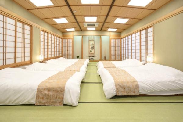 На фото показан объект TSUTENKAKU BASE 77-Group Stay up to 8, расположенный в городе Осака.