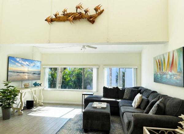 Tamarind Loft – Rooftop Deck & Bay Views - Manasota Key, FL