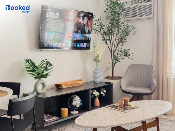 Chic 1br Near Faena Walk To Beach Sleeps 4 - Miami Beach, FL