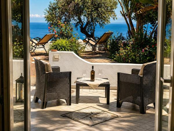A la foto es mostra l'objecte Barracuda Suite Sea View & Dinner Experience situat a la ciutat de Ischia.