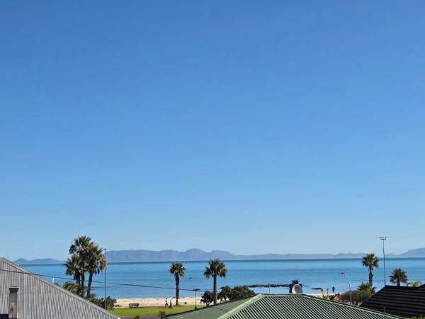 Charla On The Beach - Somerset West