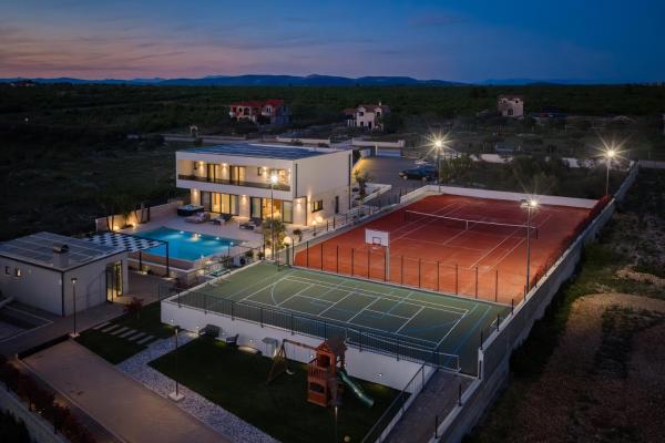 Villa Freedom With Heated Pool And Tennis Court - Tisno