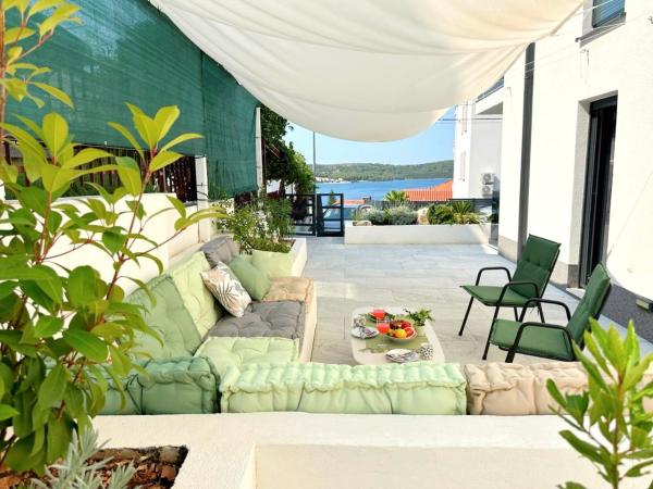 Marevista Apartment - Sea View, Pool & Private Garden Near Trogir - Trogir