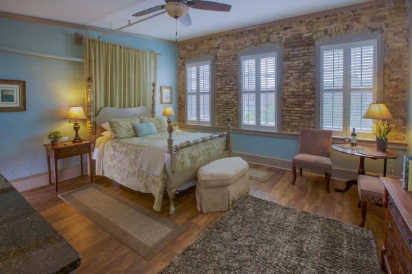 Best Location - On Market St In Historic Downtown - Charleston
