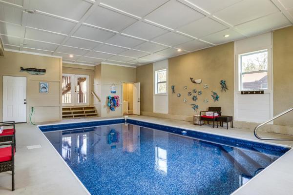 Indoor Pool, Arcade, Hot Tub! Grand Smokies Lodge - ガットリンバーグ, TN