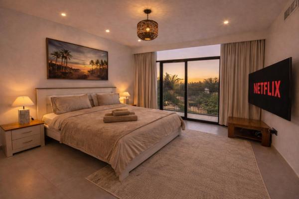 Prime 4br Park Facing Villa With Pool Plus Gym - Dubai