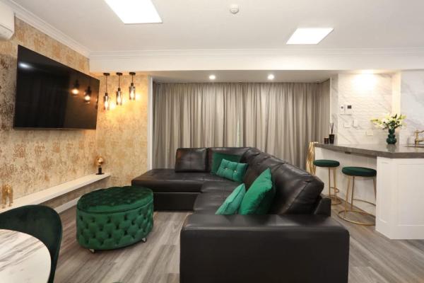 The Phoenician Luxe Suite - Broadbeach