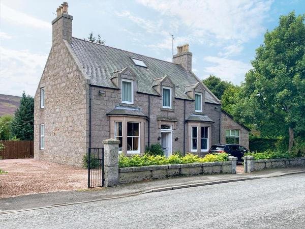 The Coyles - Uk31466 - Ballater