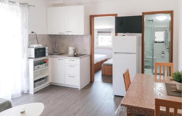 Beach Front Apartment In Sveti Filip I Jakov - Biograd na Moru