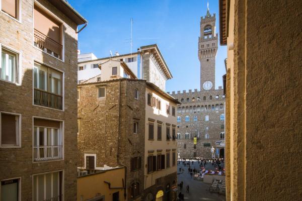 Na fotografii je vidět objekt Apartments Florence - Le Por Santa Maria nacházející se ve městě Florencie.