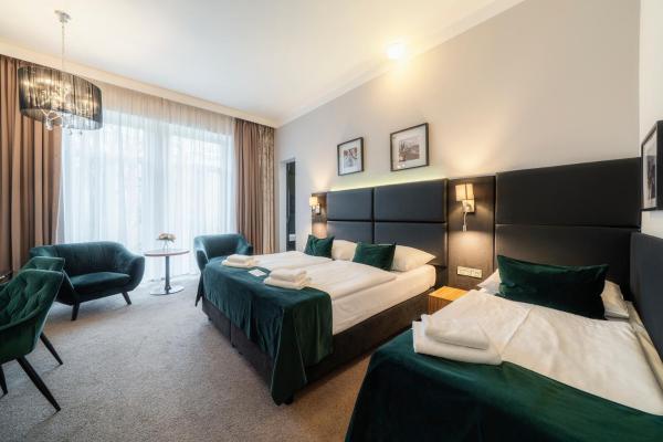 A la foto es mostra l'objecte Hotel Noir situat a la ciutat de Praga.