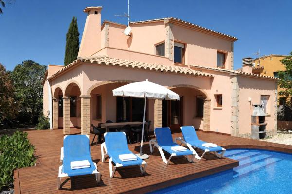 Superb Villa Near Sandy Beach Sant Pere Pescador, Amfora 64 - Figueres