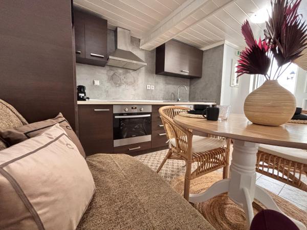 Evagelias Apartement-90 M To Sea, Center Island - Скопелос