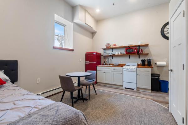 Unit 101 Studio - Duluth, MN