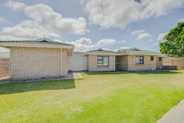 Holiday Home In Summerstrand - Port Elizabeth