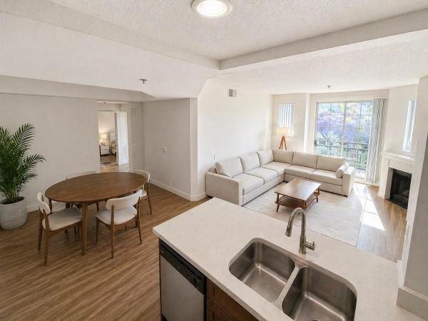 Spacious 2 Bedroom 2 Bathroom In Gated Community - Los Angeles