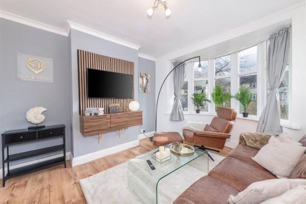 Charming 3-bedroom Wolverhampton Home With Private Hot Tub - Wolverhampton