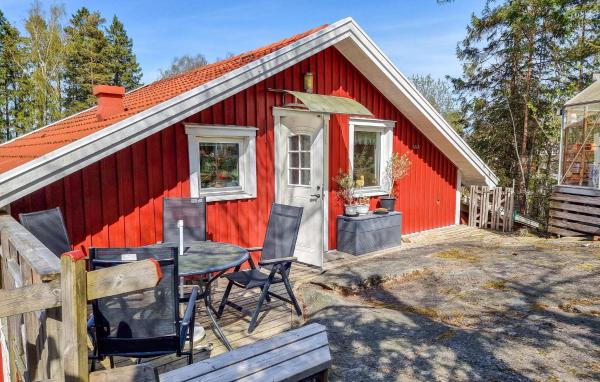 Awesome Home In Uddevalla With Sauna - Orust