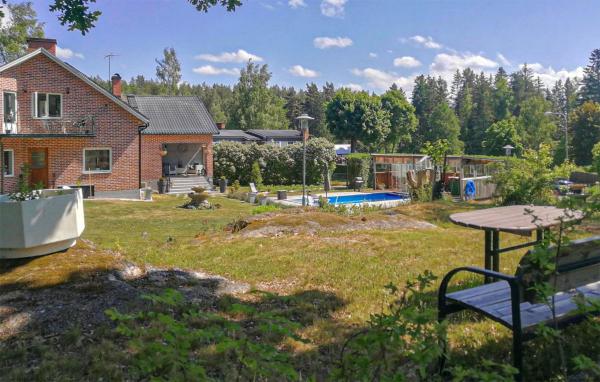 Beautiful Home In Ljusfallshammar - Östergötlands län