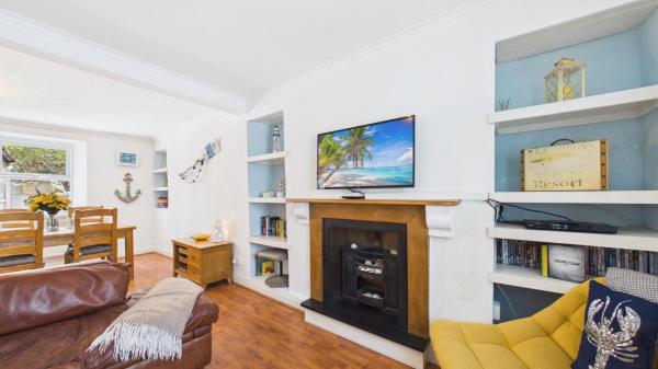 Shell Cottage - 2 Bedroom Holiday Home - Tenby - Tenby