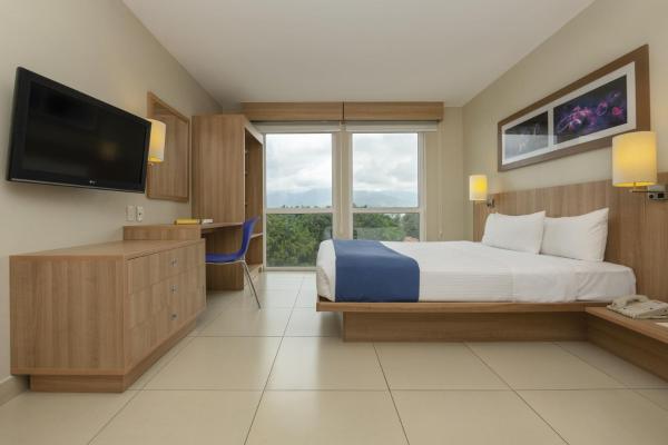 The photo shows the City Express by Marriott San Jose Costa Rica located in the city of La Asunción.
