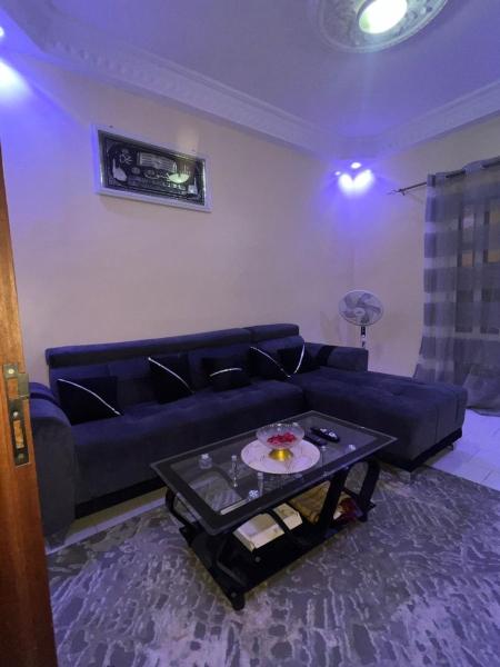 The photo shows the Tige logement located in the city of Médina.