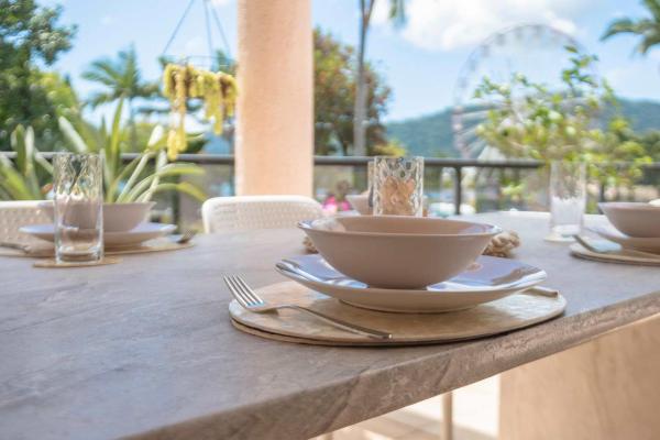 Montipora Airlie Beach Oceanfront Apartment - Airlie Beach