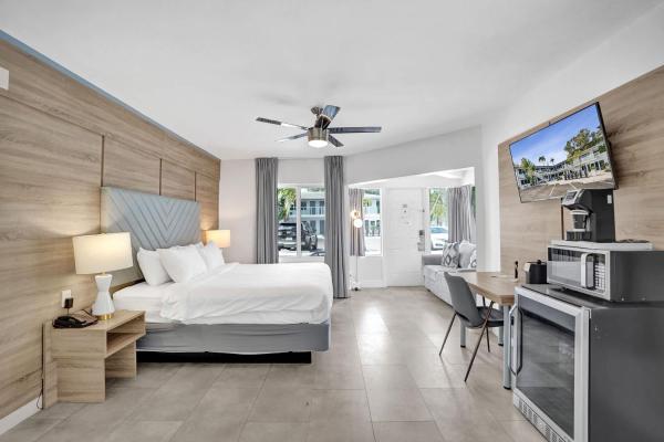 Ocean Blvd King Suite With Sofa Bed - Fort Lauderdale, FL