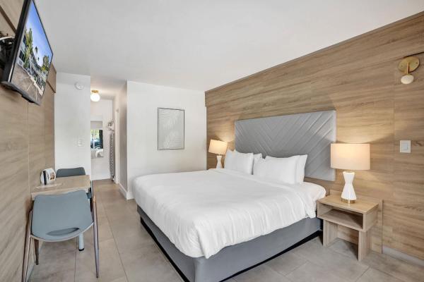 Ocean Blvd's Bright King Suite - Fort Lauderdale
