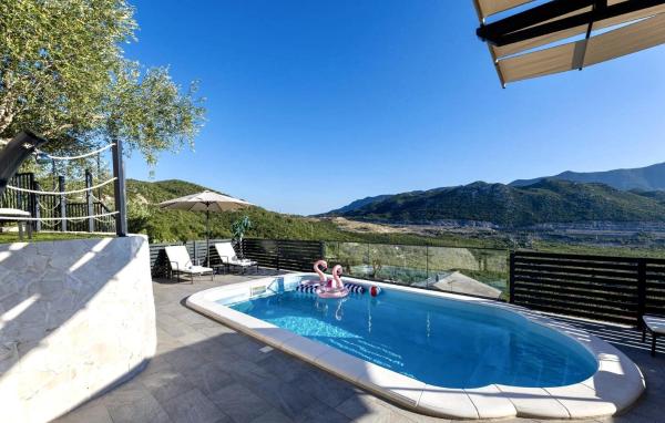 Beautiful Home In Vrgorac - Drvenik