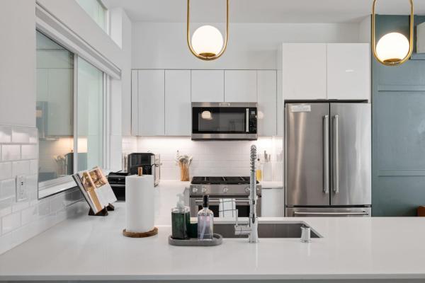 Perch - Capitol Luxe Eight - Seattle, WA