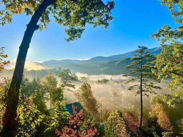 Mountain View 5 Bdrm Gatlinburg Cabin Near Downtown Arts - Gatlinburg, TN