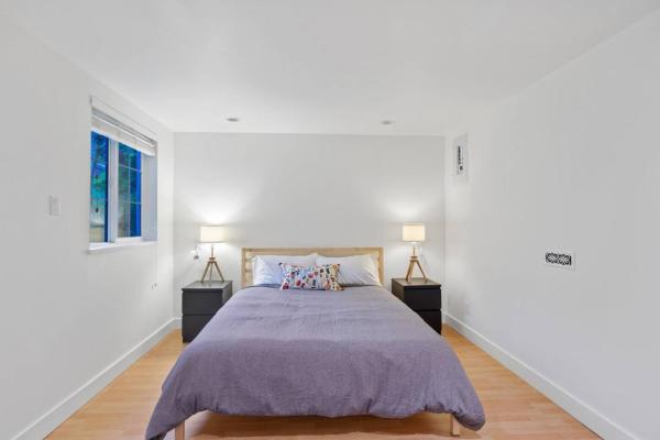 Cozy And Calm Modern Studio With Private Entrance - West Vancouver