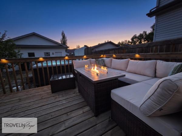 Nordic Oasis Near West Edmonton Mall With Hot Tub, King Ensuite & Fire Table - Edmonton