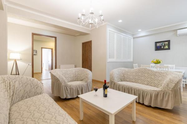 3 Bedroom 2 Bathroom Apartment In Central Mtatsminda Hills - Tbilisi