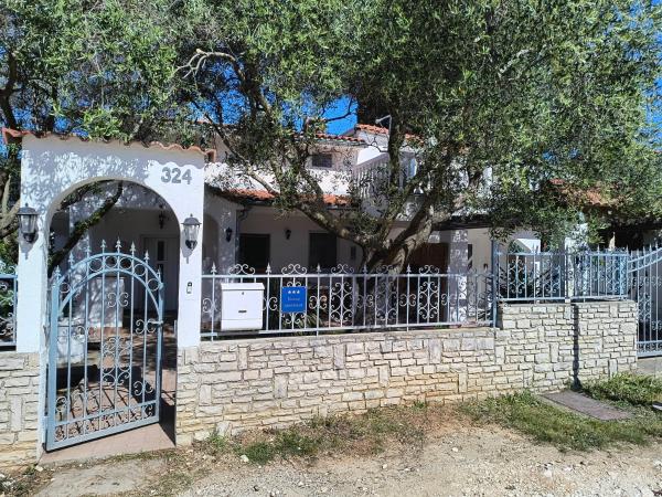 Na foto é possível ver o objeto Villa Olea Peroj localizado na cidade de Peroj.