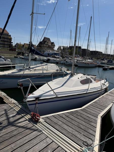 Voilier Cosy Au Port De Deauville Vue Sur Marina - Deauville