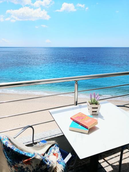 A la foto es mostra l'objecte NaDim rooms situat a la ciutat de Himare.