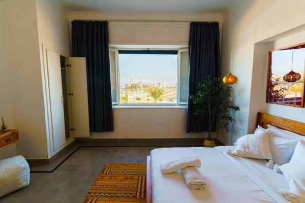 Seafront Apartment Overlooking Tangier Marina - Tánger
