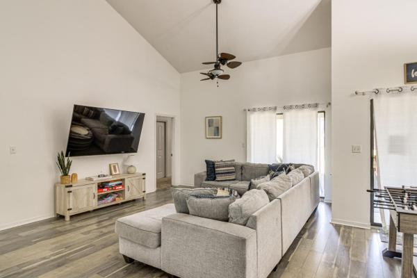 Navarre Home W/ Game Area + Mini Golf Course! - Navarre, FL