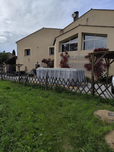 Na fotografii je vidět objekt Gite Les Claouzals nacházející se ve městě Camon.