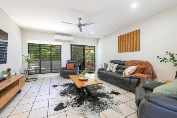 Huge Stylish Townhouse - Darwin