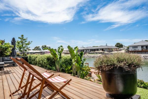 Lazy Days At Lake Dayz - Serene Waterfront Escape - Victor Harbor