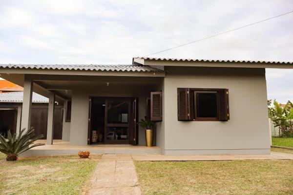 Casa Com Piscina E Conforto Em Torres Pertinho Do Mar - Torres, Brazil