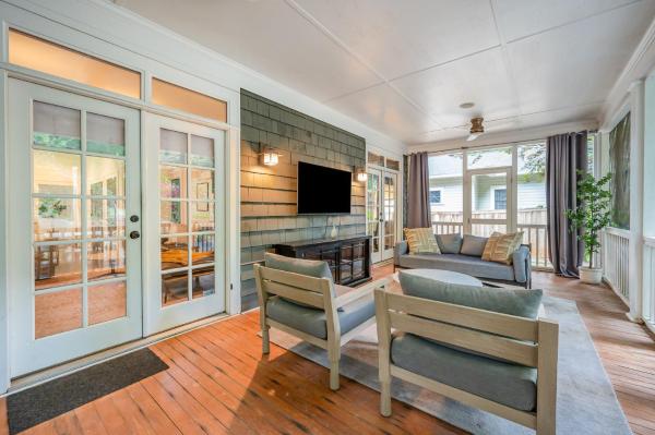 The Ultimate Escape - Midwood Hideaway With Hot Tub, Peloton, Games - Charlotte, NC