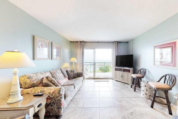 Waterfront Plantation Palms Condo With Shared Pool & Hot Tub Walk To Beach - Gulf Shores, AL