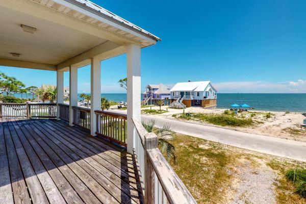 Fantastic Beachfront Home With Full Kitchen Central Ac & Washer Dryer - Dauphin Island, AL
