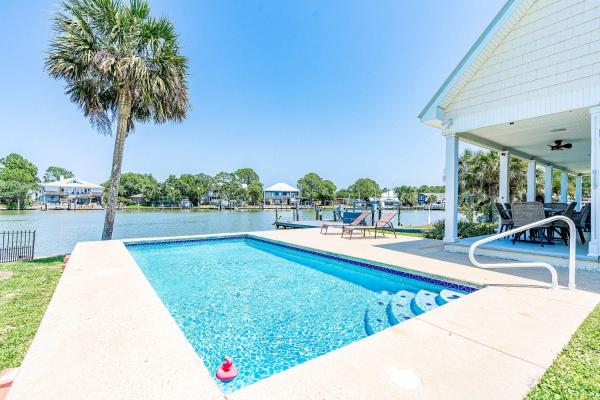 Bayfront Beauty With A Pool Grill Dock Reading Room Board Games & Ac - Dauphin Island, AL