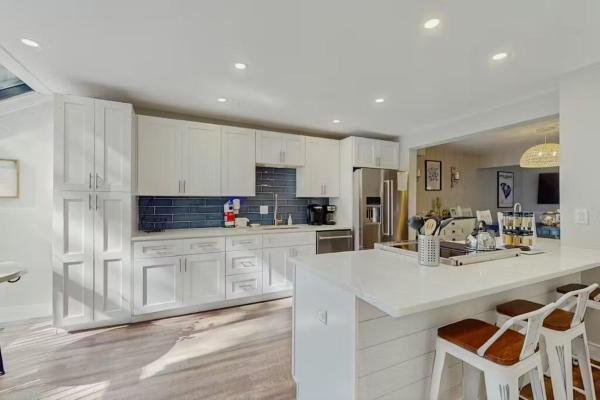 Renovated Beach Villa, 7 Min Walk To Beach, Pool, Tennis, Pets Ok, Sleeps 8 - Hilton Head Island, SC