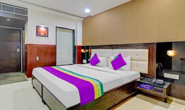 Hotel Grand Retreat - Vrindavan Central - Agra